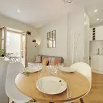 Апартаменты Lovely Renovated Terrace - Mobility Lease *